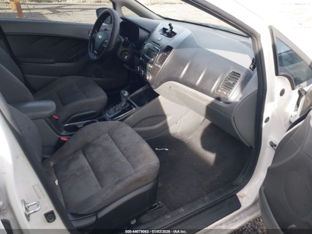 2017 KIA FORTE 3KPFK4A7XHE055260 Photo 4