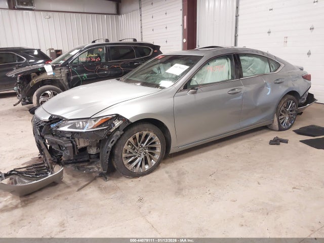 44079111 :رقم المزاد ، 58AEA1C10SU056923 vin ، 2025 Lexus Es 300h Luxury مزاد بيع
