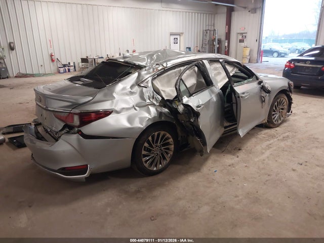 44079111 :رقم المزاد ، 58AEA1C10SU056923 vin ، 2025 Lexus Es 300h Luxury مزاد بيع