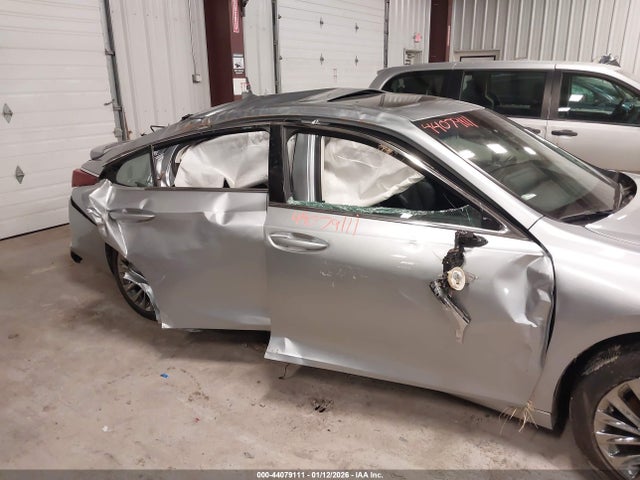 44079111 :رقم المزاد ، 58AEA1C10SU056923 vin ، 2025 Lexus Es 300h Luxury مزاد بيع