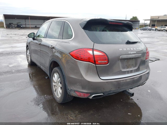 2014 PORSCHE CAYENNE WP1AA2A28ELA05982 Photo 2