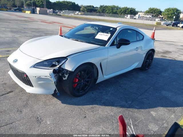 2025 TOYOTA GR86 JF1ZNBB13S8753316 Photo 1