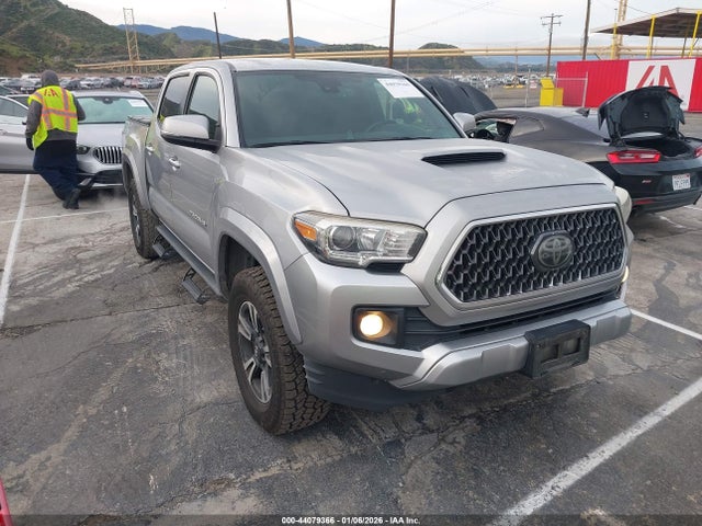 Toyota Tacoma 2018 3TMAZ5CN6JM075105 головне зображення
