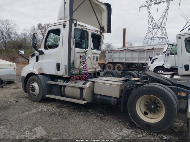 1FUBHSDV9LLKX8409 Freightliner New Cascadia 116