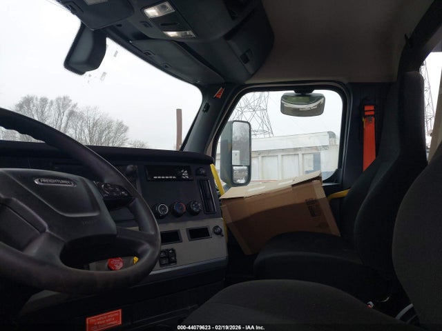 1FUBHSDV9LLKX8409 Freightliner New Cascadia 116