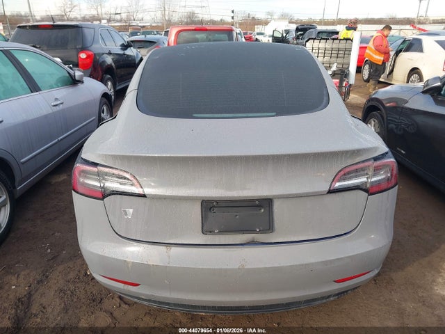 44079654 :رقم المزاد ، 5YJ3E1EA8MF020672 vin ، 2021 Tesla Model 3 Standard Range Plus Rear-wheel Drive مزاد بيع