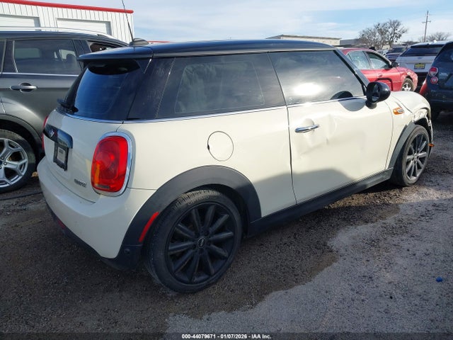 2018 MINI HARDTOP WMWXP5C59J2H28968 Photo 3