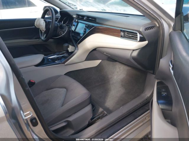 2018 TOYOTA CAMRY 4T1B11HKXJU081385 Photo 4