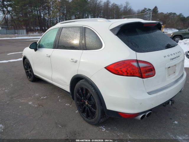 2011 PORSCHE CAYENNE WP1AC2A28BLA83894 Photo 2