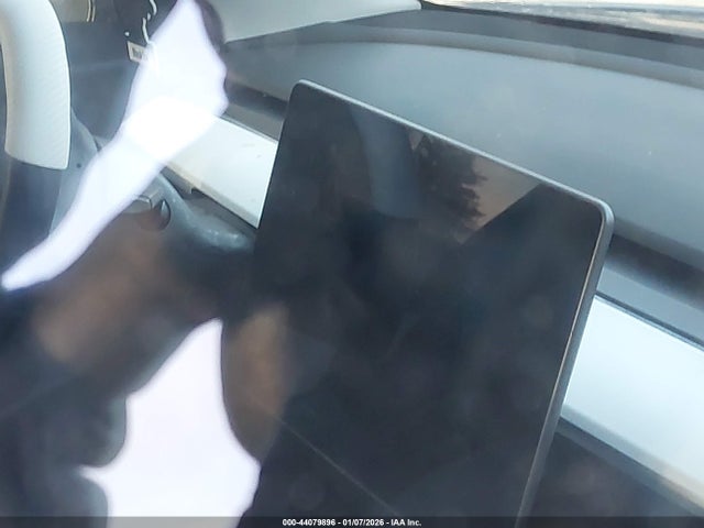 44079896 :رقم المزاد ، 5YJ3E1EB9MF902815 vin ، 2021 Tesla Model 3 Long Range Dual Motor All-wheel Drive مزاد بيع