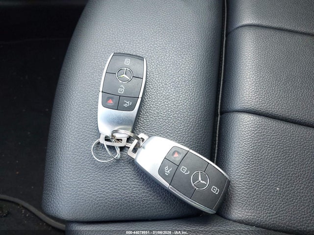 WDC4M4GB8LW007942 Mercedes-Benz GLB 250