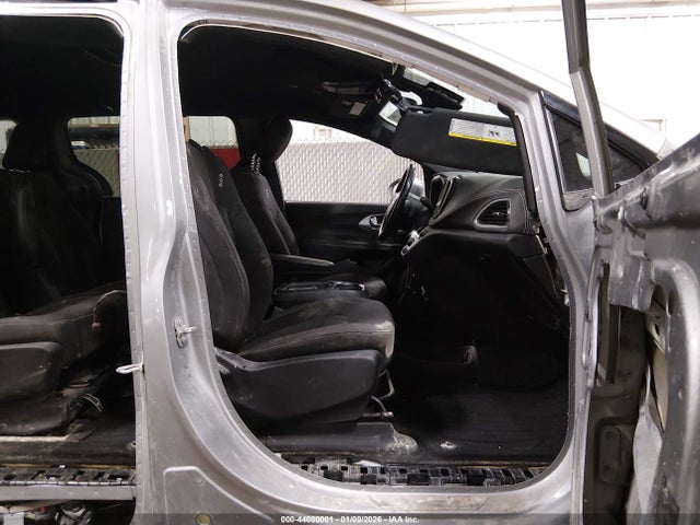 2021 CHRYSLER PACIFICA HYBRID 2C4RC1R7XMR514115 Photo 4