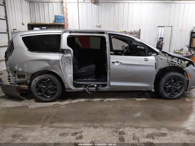 2021 CHRYSLER PACIFICA HYBRID 2C4RC1R7XMR514115 Photo 5