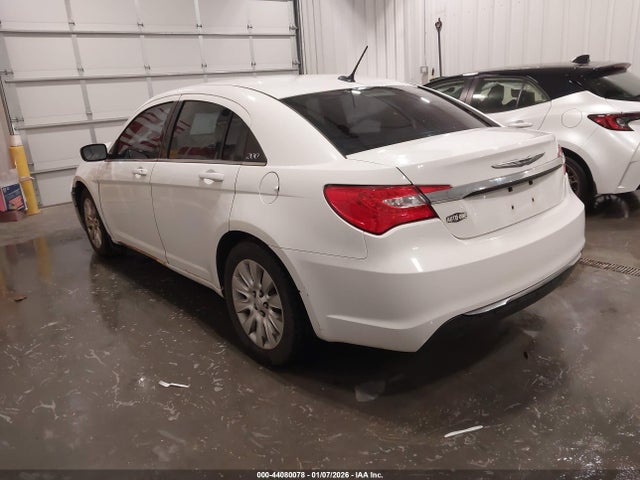 2013 CHRYSLER 200 1C3CCBAB2DN720249 Photo 2