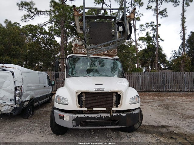 44080100 :رقم المزاد ، 3ALACWDU6HDJG1130 vin ، 2017 Freightliner M2 106 مزاد بيع