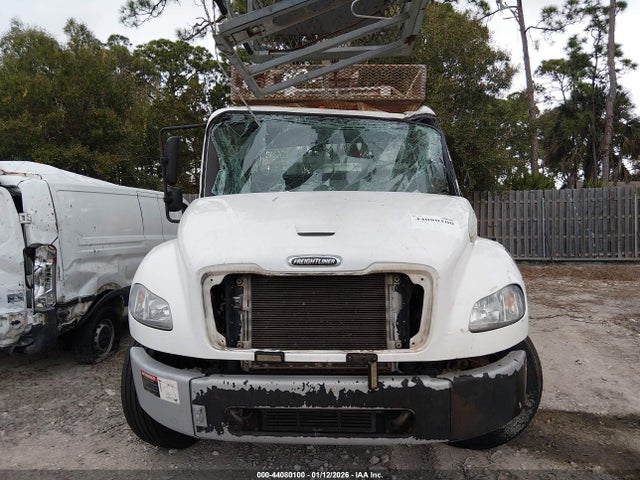 44080100 :رقم المزاد ، 3ALACWDU6HDJG1130 vin ، 2017 Freightliner M2 106 مزاد بيع