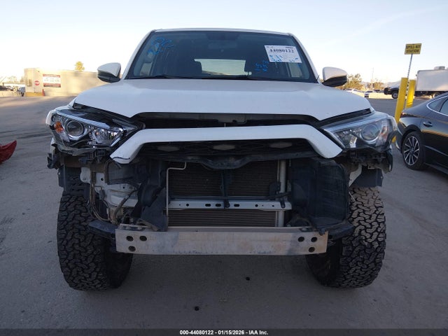 JTEBU5JR6K5640271 Toyota 4RUNNER SR5