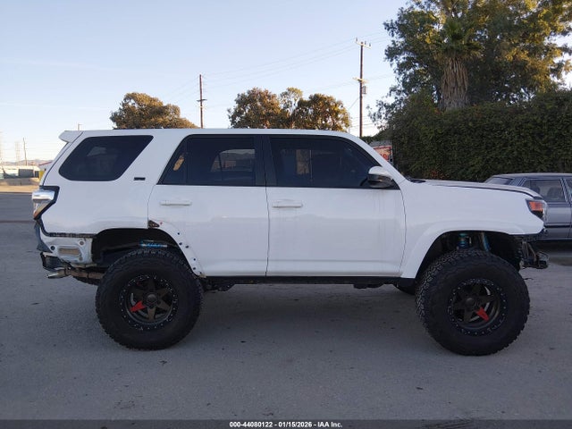 JTEBU5JR6K5640271 Toyota 4RUNNER SR5
