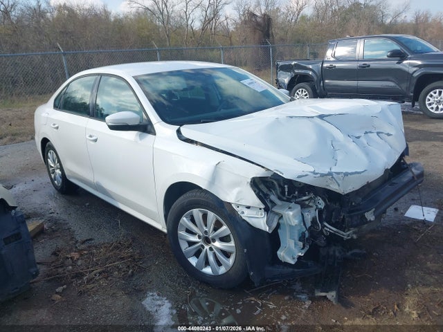 Продажа на аукционе авто 2013 Volkswagen Passat S, vin: 1VWAH7A30DC095157, номер лота: 44080243