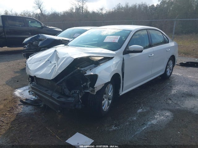 Продажа на аукционе авто 2013 Volkswagen Passat S, vin: 1VWAH7A30DC095157, номер лота: 44080243