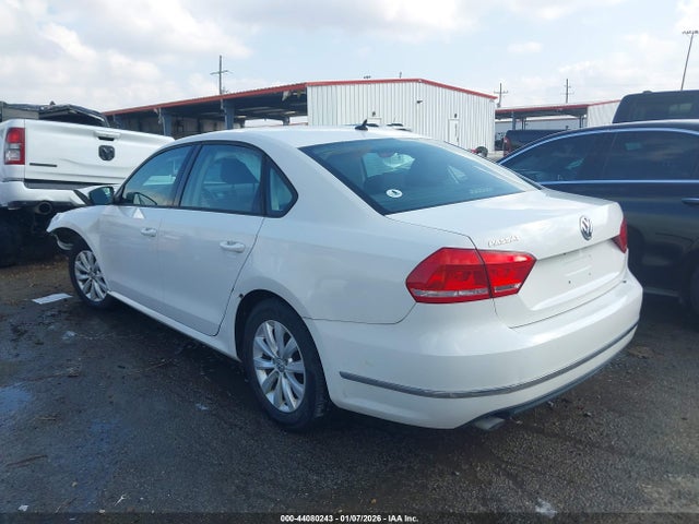 Продажа на аукционе авто 2013 Volkswagen Passat S, vin: 1VWAH7A30DC095157, номер лота: 44080243