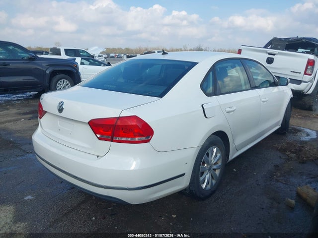 Продажа на аукционе авто 2013 Volkswagen Passat S, vin: 1VWAH7A30DC095157, номер лота: 44080243