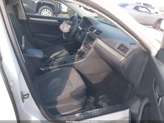 Продажа на аукционе авто 2013 Volkswagen Passat S, vin: 1VWAH7A30DC095157, номер лота: 44080243