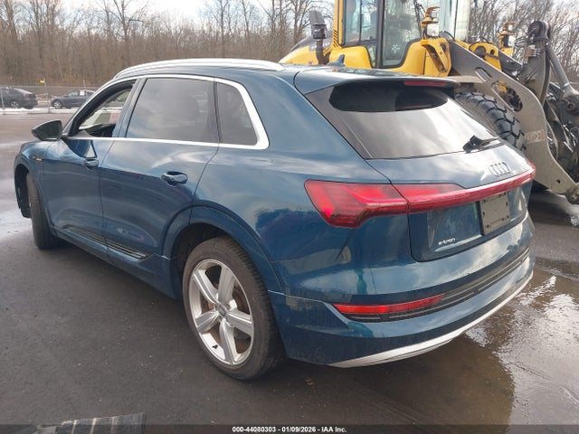 2019 AUDI E-TRON WA1VAAGE4KB015709 Photo 2