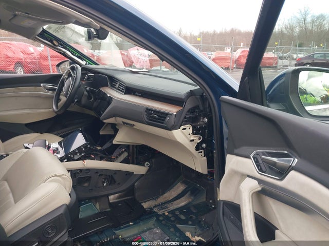 2019 AUDI E-TRON WA1VAAGE4KB015709 Photo 4