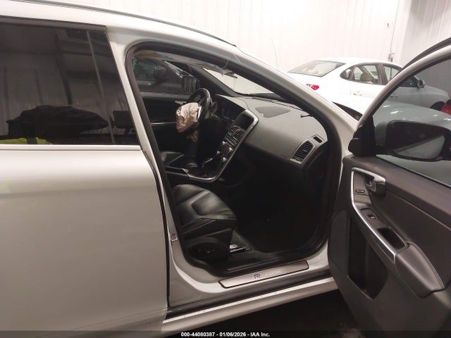 2017 VOLVO XC60 YV449MRS0H2035993 Photo 4