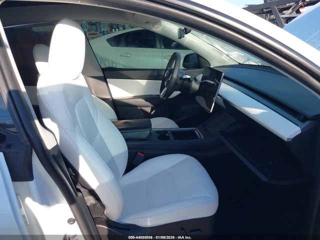 Продажа на аукционе авто 2022 Tesla Model Y Long Range Dual Motor All-wheel Drive, vin: 7SAYGAEE6NF507568, номер лота: 44080556