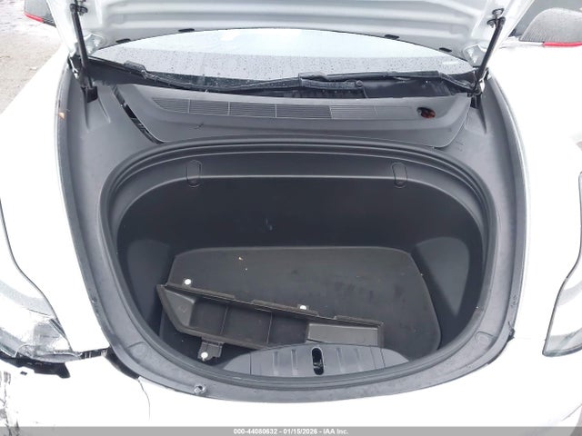 44080632 :رقم المزاد ، 5YJ3E1EA4JF122983 vin ، 2018 Tesla Model 3 Long Range/mid Range مزاد بيع