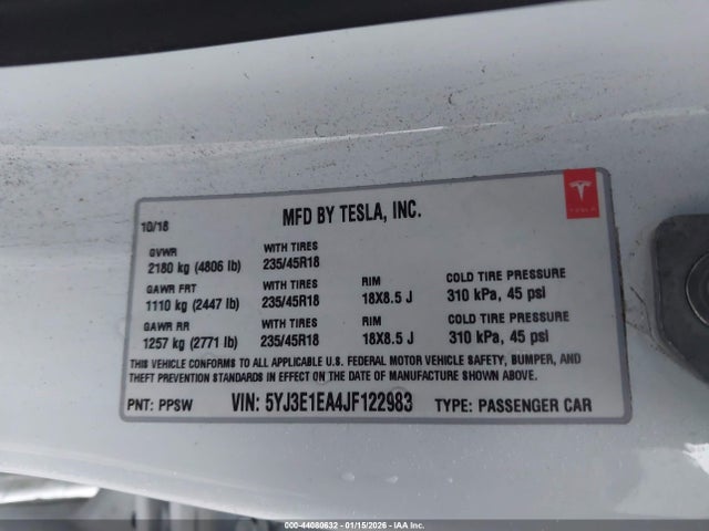 44080632 :رقم المزاد ، 5YJ3E1EA4JF122983 vin ، 2018 Tesla Model 3 Long Range/mid Range مزاد بيع