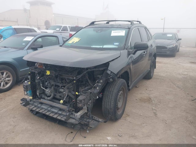 Toyota RAV4 LE 2020 JTMH1RFV1LD054394 Image 2