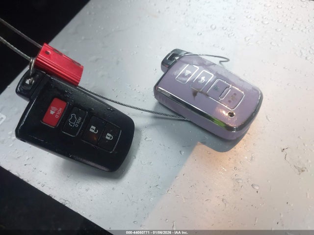 JTMRJREV8JD162854 Toyota Rav4 Hybrid Xle