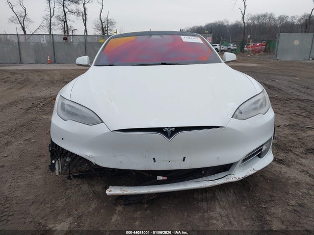 44081001 :رقم المزاد ، 5YJSA1E26GF167674 vin ، 2016 Tesla Model S 60d/70d/75d/85d/90d مزاد بيع