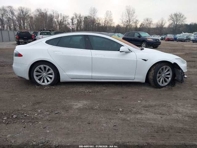 44081001 :رقم المزاد ، 5YJSA1E26GF167674 vin ، 2016 Tesla Model S 60d/70d/75d/85d/90d مزاد بيع