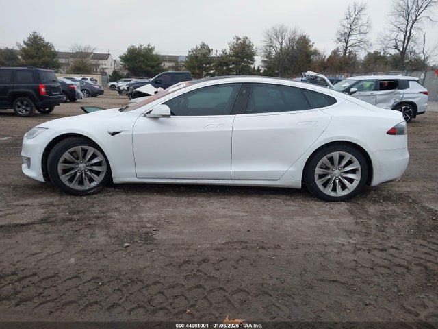 44081001 :رقم المزاد ، 5YJSA1E26GF167674 vin ، 2016 Tesla Model S 60d/70d/75d/85d/90d مزاد بيع