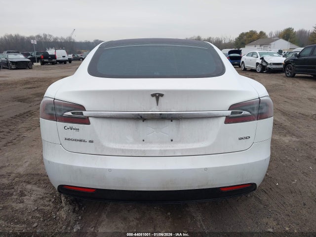 44081001 :رقم المزاد ، 5YJSA1E26GF167674 vin ، 2016 Tesla Model S 60d/70d/75d/85d/90d مزاد بيع
