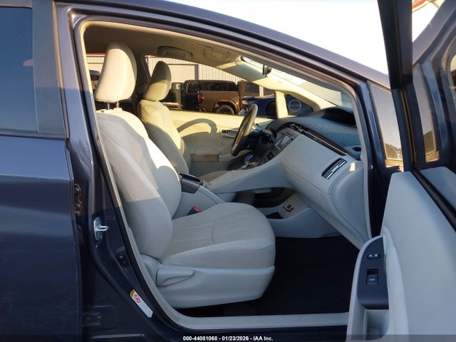 Toyota Prius Two 2015 JTDKN3DU5F1879667 Image 18