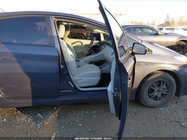 Toyota Prius Two 2015 JTDKN3DU5F1879667 Image 5