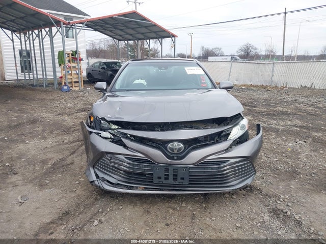 Продажа на аукционе авто 2018 Toyota Camry Xle, vin: 4T1B11HK5JU021756, номер лота: 44081219