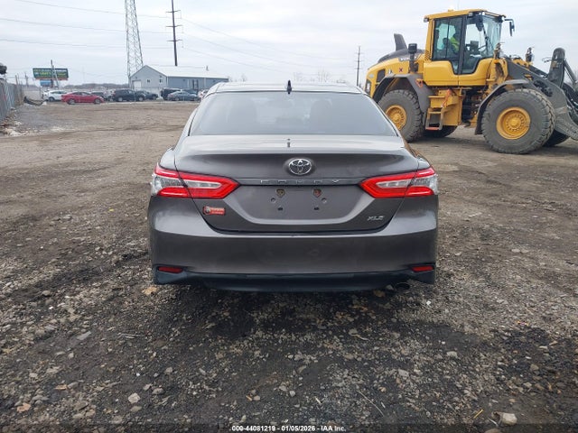 Продажа на аукционе авто 2018 Toyota Camry Xle, vin: 4T1B11HK5JU021756, номер лота: 44081219