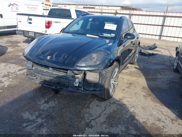 2017 PORSCHE MACAN WP1AB2A53HLB18718 Photo 1