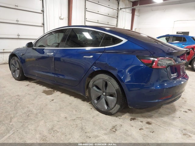 44081242 :رقم المزاد ، 5YJ3E1EA9JF013077 vin ، 2018 Tesla Model 3 Long Range/mid Range مزاد بيع