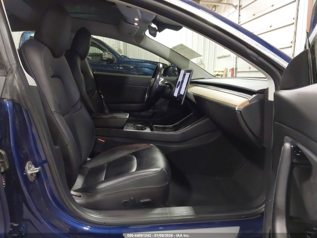 44081242 :رقم المزاد ، 5YJ3E1EA9JF013077 vin ، 2018 Tesla Model 3 Long Range/mid Range مزاد بيع