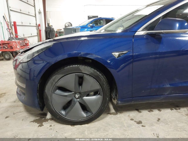 44081242 :رقم المزاد ، 5YJ3E1EA9JF013077 vin ، 2018 Tesla Model 3 Long Range/mid Range مزاد بيع