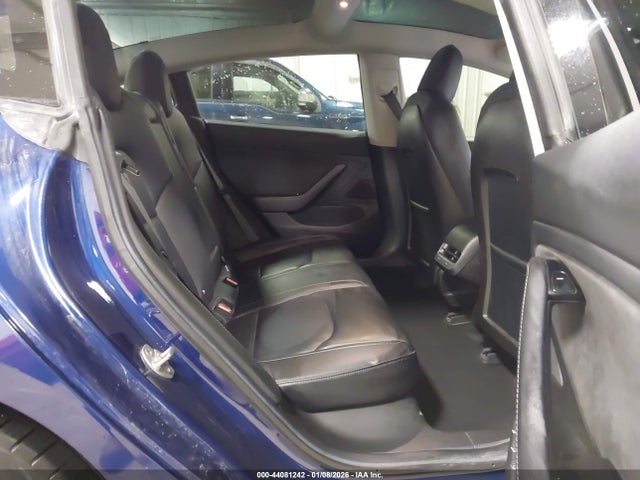 44081242 :رقم المزاد ، 5YJ3E1EA9JF013077 vin ، 2018 Tesla Model 3 Long Range/mid Range مزاد بيع