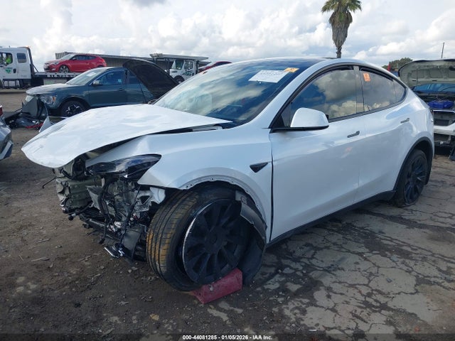 2023 TESLA MODEL Y 7SAYGDEE6PA033834 Photo 1