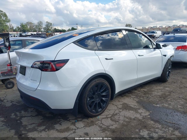 2023 TESLA MODEL Y 7SAYGDEE6PA033834 Photo 3